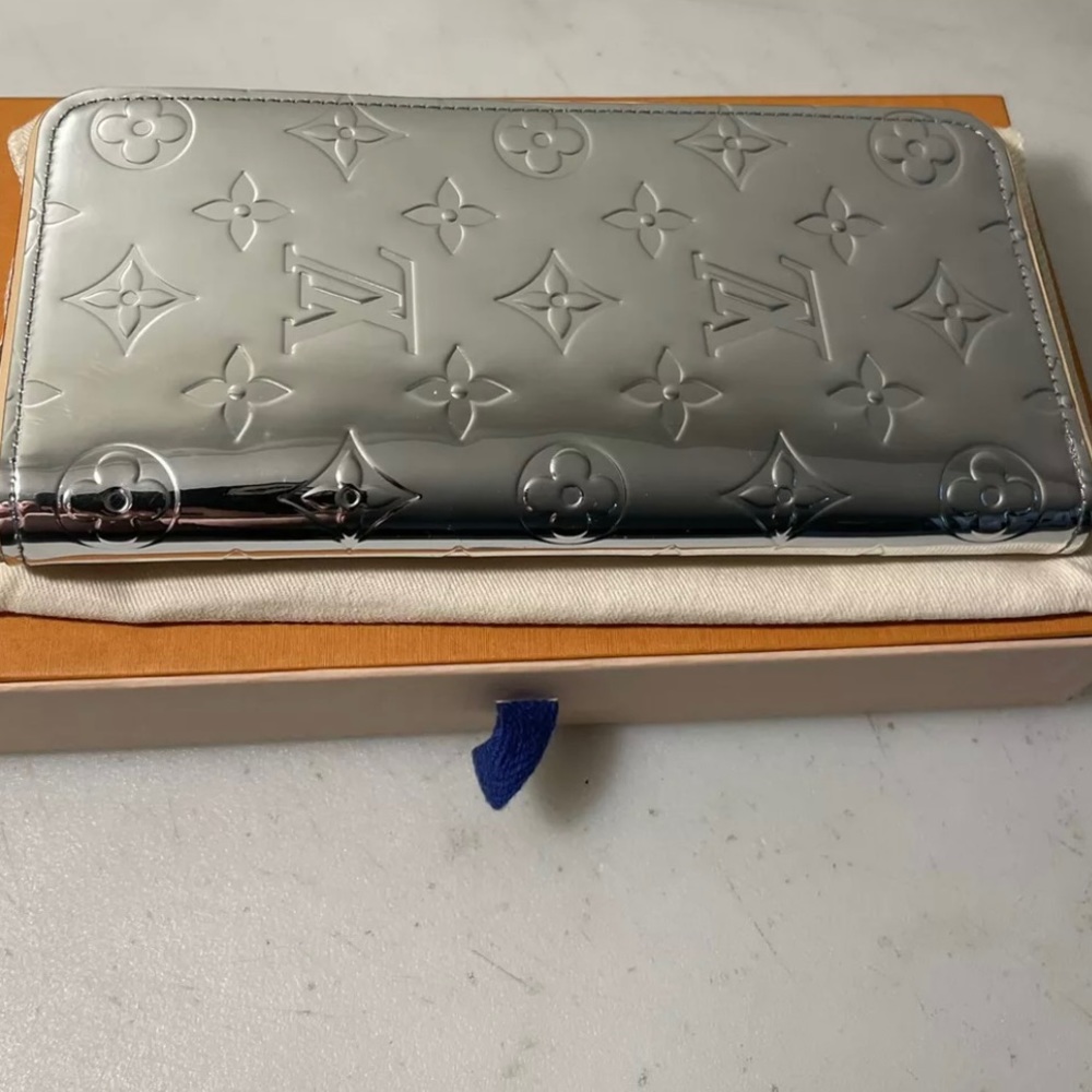 Louis Vuitton Men's Wallet